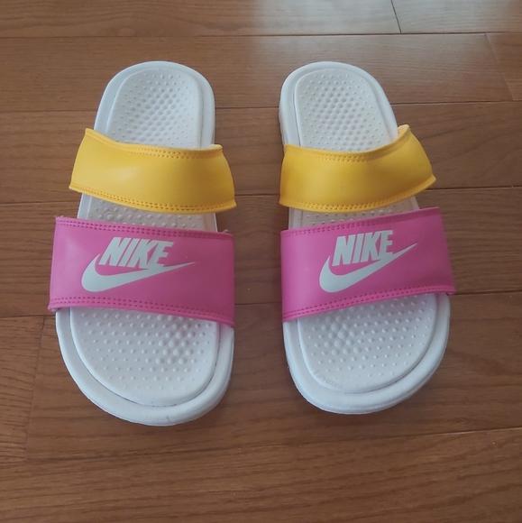 Nike cute girls flip flops - Picture 2 of 5